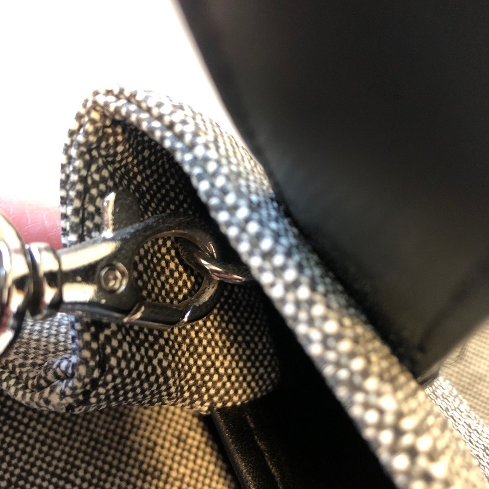 Esprit de corp black and white handbag with removable crossbody strap - Picture 5 of 14